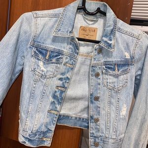 Cropped denim jacket